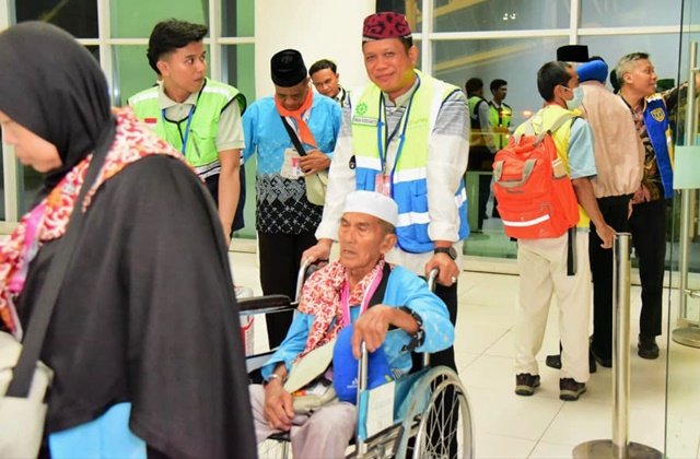 Kloter 1 Haji Samarinda Berangkat, Satu Jemaah Batal karena Hamil