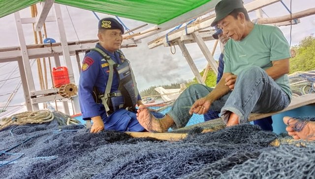 Dekat dengan Nelayan, Polairud Polres Bontang Galakkan Patroli Humanis
