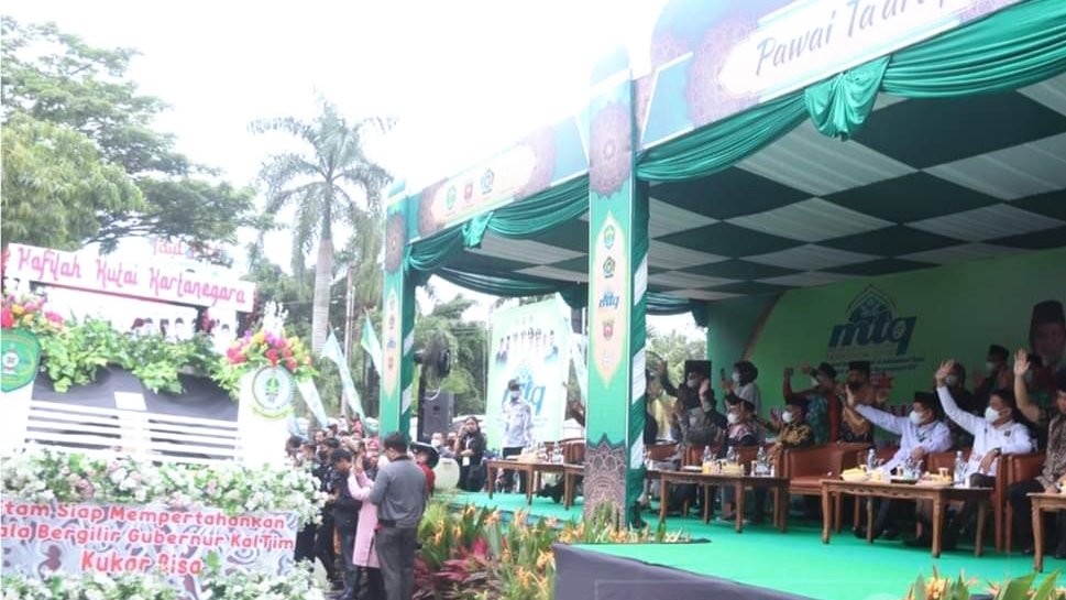 9 Kafilah MTQ Kaltim Meriahkan Pawai Ta'aruf