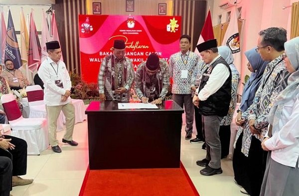 Andi Harun Resmi Daftar ke KPU Samarinda, Gandeng Saefuddin Zuhri sebagai Wakil