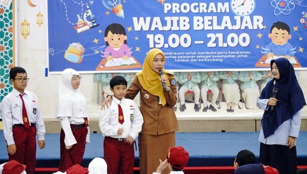 Sosialisasi Wajib Belajar di SD1 YPK Bontang, Lurah Belimbing Ajak Siswa dan Orangtua Berkomitmen