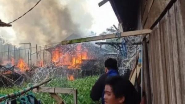 Kebakaran di Temindung Permai Samarinda, 8 Bangunan Hangus