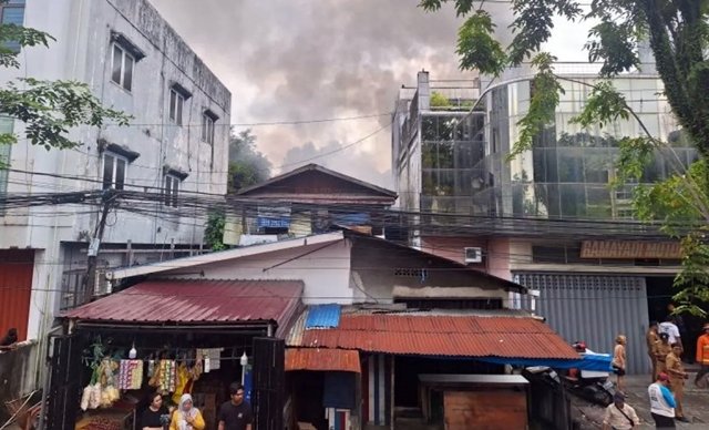 Tragedi Siang Bolong: Ledakan Gas Hanguskan Rumah dan Ruko di Balikpapan