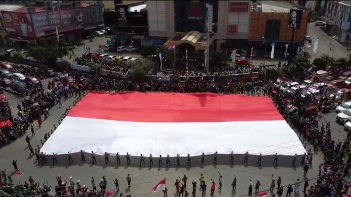 HUT Kemerdekaan RI ke-78; Bendera Merah Putih Raksasa Membentang di Samarinda