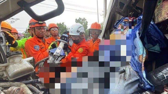 Kecelakaan Maut di Kariangau Balikpapan: Truk Semen Rem Blong, Sopir Tewas Terjepit