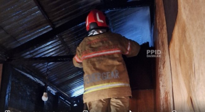 Diduga Korsleting, Rumah Warga Telihan Terbakar