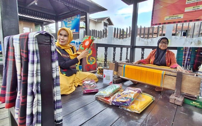Nestapa Sarung Samarinda: Pengrajin Bertahan di Tengah Gempuran Dolar