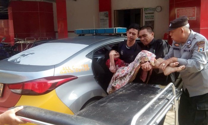 Detik-Detik Polres Pangkep Evakuasi Korban Sengatan Listrik