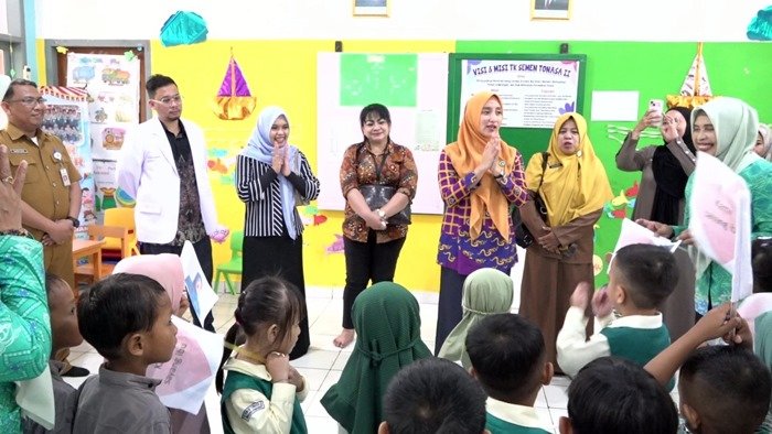 Hari Pertama Sekolah di TK Semen Tonasa II, Bunda PAUD Pangkep Turun Langsung Pantau MPLS